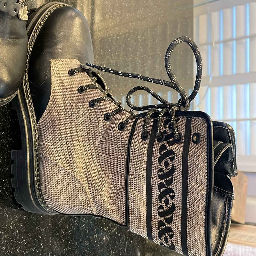 Combat boots